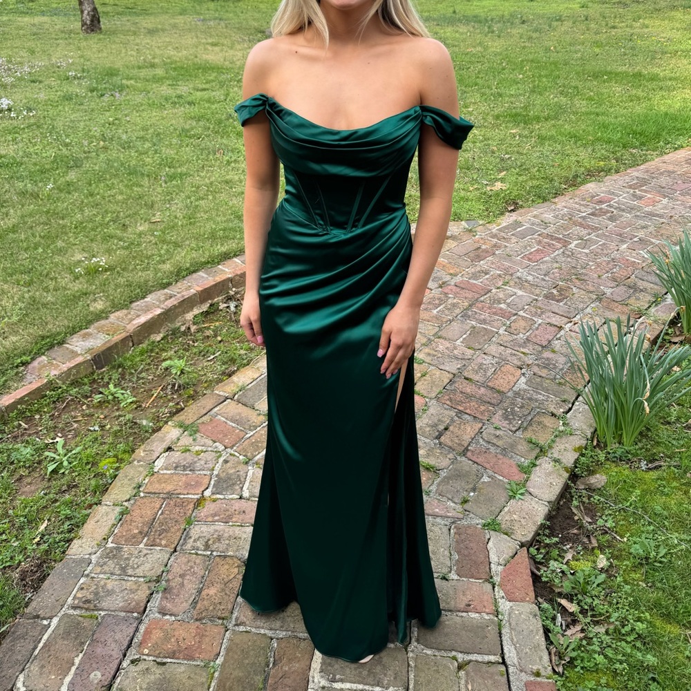 STUNNING GREEN PROM DRESS